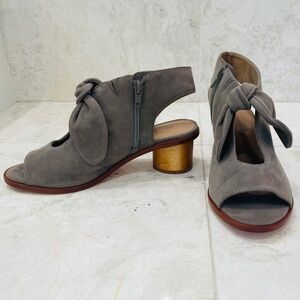 BERNARDO {6.5} Booties Gray Suede Knotted "Luna"